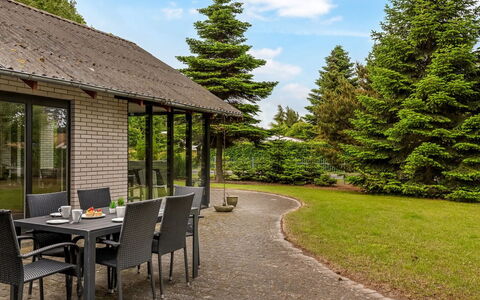 Hanka - 500M from the Sea: Herbe, Maison, Toit, Domicile, Chalet, Arbuste, Lot Terre, Zone Rurale, Ferme, Couverture De Sol