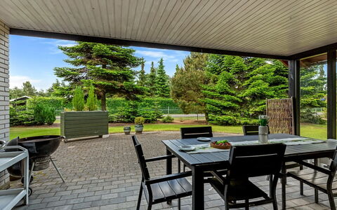 Hanka - 500M from the Sea: Herbe, Maison, Toit, Domicile, Chalet, Arbuste, Lot Terre, Zone Rurale, Ferme, Couverture De Sol