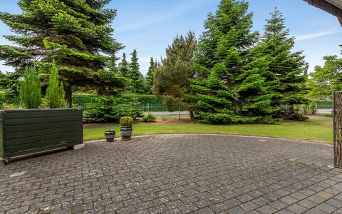 Hanka - 500M from the Sea: Herbe, Maison, Toit, Domicile, Chalet, Arbuste, Lot Terre, Zone Rurale, Ferme, Couverture De Sol