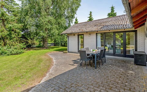 Hanka - 500M from the Sea: Herbe, Maison, Toit, Domicile, Chalet, Arbuste, Lot Terre, Zone Rurale, Ferme, Couverture De Sol