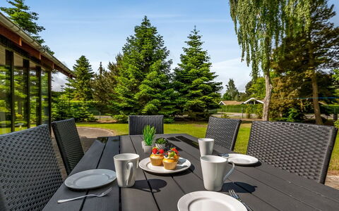 Hanka - 500M from the Sea: Herbe, Maison, Toit, Domicile, Chalet, Arbuste, Lot Terre, Zone Rurale, Ferme, Couverture De Sol