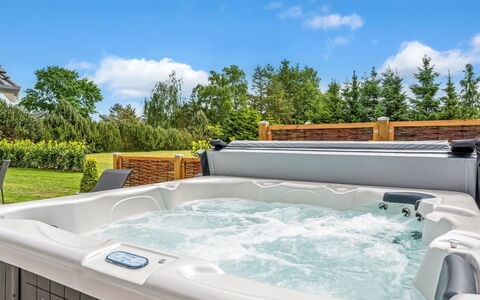 Tialda - 1.3Km from the Sea: Luminaire Plomberie, Baignoire, Jacuzzi, Piscine, Plante D'Appartement, Plomberie, Tache De Bois, Eco Hôtel, Robinet
