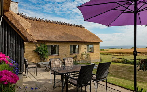 Edithe - 250M from the Sea: Toit, Chalet, Lot Terre, Mobilier De Jardin, À Déchaumer, Ombre, Jardin, Ferme, Cour, Tableau De Plein Air