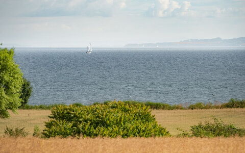 Edithe - 250M from the Sea: Ciel, Bleu, Horizon, L'Eau, Jour, Plan D'Eau, Nuage, Écorégion, Prairie, Mer