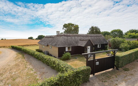 Edithe - 250M from the Sea: Herbe, Toit, Maison, Chalet, Zone Rurale, Domicile, Lot Terre, À Déchaumer, Ferme, Village
