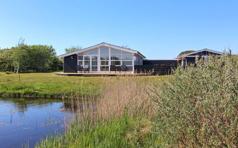 Allis - 400M from the Sea: Domicile, Chalet, Porche, Dur, Siding, Plate-Forme, Ombre, Planche, Biens, Batiments Jardin