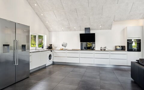 Elke - 3.5Km from the Sea: Sol, Plafond, Sol, Cuisine, Design Intérieur, Principaux Appliance, Comptoir, Appareil De Cuisine, Luminaire, Parquet