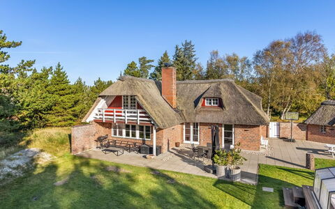 Romy - 3.5Km from the Sea: Herbe, Maison, Toit, Domicile, Chalet, Arbuste, Lot Terre, Zone Rurale, Ferme, Couverture De Sol