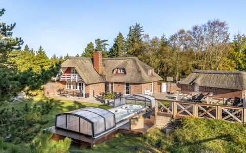Romy - 3.5Km from the Sea: Herbe, Maison, Toit, Domicile, Chalet, Arbuste, Lot Terre, Zone Rurale, Ferme, Couverture De Sol