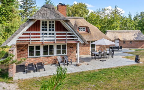 Romy - 3.5Km from the Sea: Herbe, Maison, Toit, Domicile, Chalet, Arbuste, Lot Terre, Zone Rurale, Ferme, Couverture De Sol