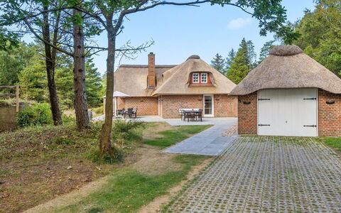 Romy - 3.5Km from the Sea: Herbe, Maison, Toit, Domicile, Chalet, Arbuste, Lot Terre, Zone Rurale, Ferme, Couverture De Sol