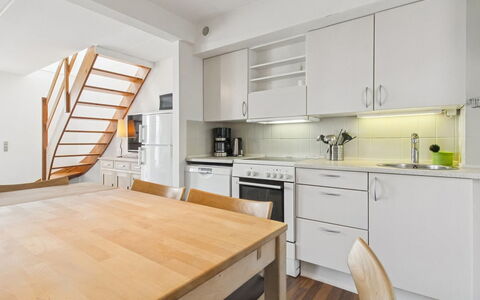 Tellervo - 2.4Km from the Sea: Meubles, Design Intérieur, Sol, Cuisine, Comptoir, Sol, Bois, Plafond, Parquet, Appareil De Cuisine