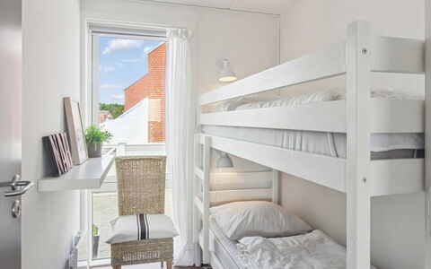 Tellervo - 2.4Km from the Sea: Appartement, Design Intérieur, Domicile, Sol, Plafond, Chambre, Lit, Literie, Tache De Bois, Dur