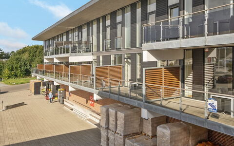 Theis - 100M from the Sea: Architecture, Composite, Design Urbain, Appartement, Bâtiment Commercial, Usage Mixte, Métal, Béton, Balcon