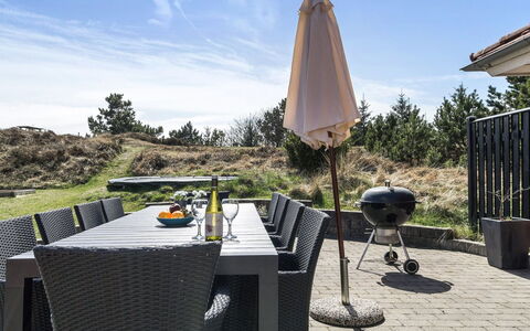 Jonke - 800M from the Sea: Arbuste, Design Urbain, Couverture De Sol, Brique, Appartement, Biens, Brickwork, Balcon, Aménagement Paysager