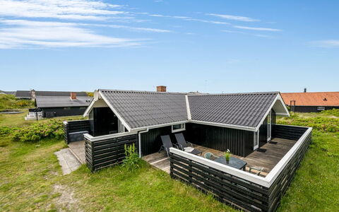 Unni - from the Sea: Toit, Maison, Domicile, Chalet, Siding, Biens, Allée, Batiments Jardin, Cour, Cabanon