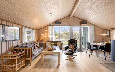 Unni - from the Sea: Toit, Maison, Domicile, Chalet, Siding, Biens, Allée, Batiments Jardin, Cour, Cabanon