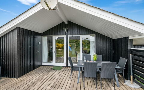 Unni - from the Sea: Toit, Maison, Domicile, Chalet, Siding, Biens, Allée, Batiments Jardin, Cour, Cabanon