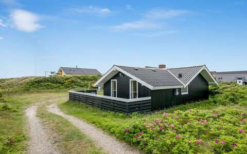 Unni - from the Sea: Toit, Maison, Domicile, Chalet, Siding, Biens, Allée, Batiments Jardin, Cour, Cabanon