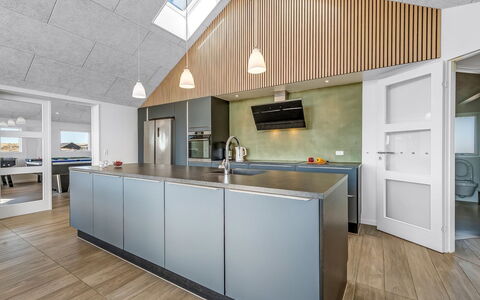 Swante - from the Sea: Maison, Domicile, Toit, Chalet, Arbuste, Siding, Porte, Jardin, Ferme