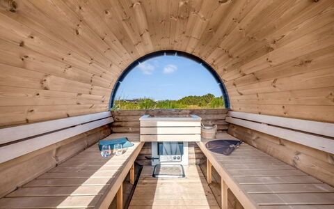 Teoline - 500M to the Fjord: Maison, Domicile, Porte, Toit, Chalet, Biens, Jardin, Ombre, Siding, Cour