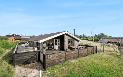 Teoline - 500M to the Fjord: Maison, Domicile, Porte, Toit, Chalet, Biens, Jardin, Ombre, Siding, Cour