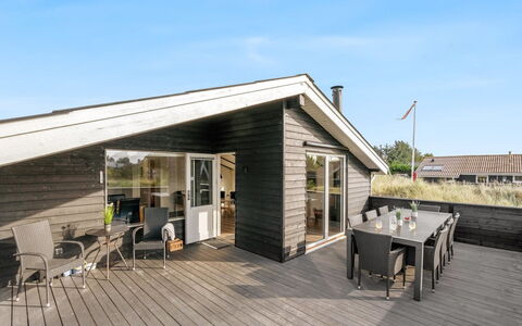 Teoline - 500M to the Fjord: Maison, Domicile, Porte, Toit, Chalet, Biens, Jardin, Ombre, Siding, Cour