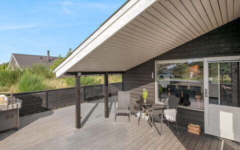 Teoline - 500M to the Fjord: Maison, Domicile, Porte, Toit, Chalet, Biens, Jardin, Ombre, Siding, Cour