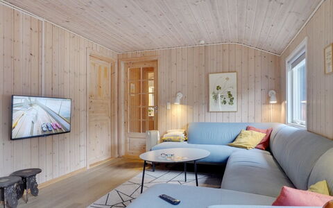 Anegrete - 900M from the Sea: Domicile, Chalet, Porche, Dur, Siding, Plate-Forme, Ombre, Planche, Biens, Batiments Jardin