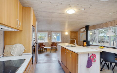 Anegrete - 900M from the Sea: Domicile, Chalet, Porche, Dur, Siding, Plate-Forme, Ombre, Planche, Biens, Batiments Jardin