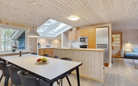 Anegrete - 900M from the Sea: Chalet, Domicile, Maison, Toit, Porche, Biens, Siding, Batiments Jardin, Ferme, Cour