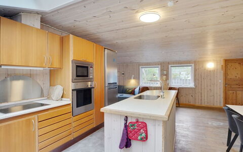 Anegrete - 900M from the Sea: Chalet, Domicile, Maison, Toit, Porche, Biens, Siding, Batiments Jardin, Ferme, Cour