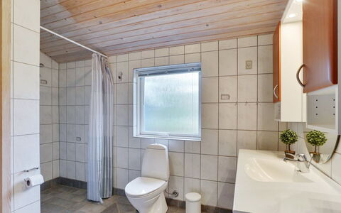 Anegrete - 900M from the Sea: Chalet, Domicile, Maison, Toit, Porche, Biens, Siding, Batiments Jardin, Ferme, Cour