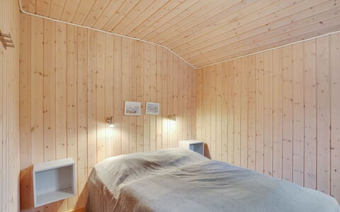 Anegrete - 900M from the Sea: Chalet, Domicile, Maison, Toit, Porche, Biens, Siding, Batiments Jardin, Ferme, Cour
