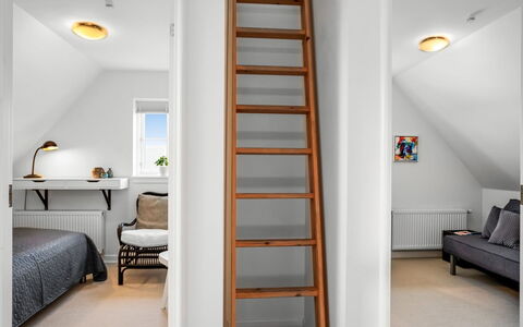Ingmarie - 1Km from the Sea: Bâtiment, Maison, Zone Résidentielle, Domicile, Arbuste, Toit, Chalet, Biens, Jardin