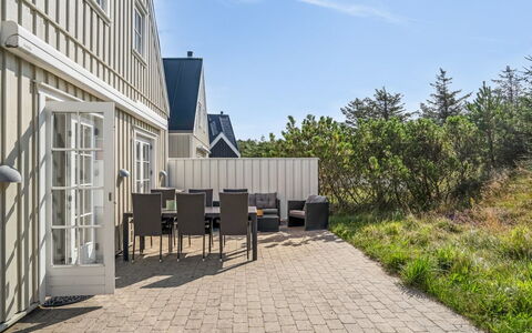 Ingmarie - 1Km from the Sea: Bâtiment, Maison, Zone Résidentielle, Domicile, Arbuste, Toit, Chalet, Biens, Jardin