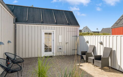Ingmarie - 1Km from the Sea: Bâtiment, Maison, Zone Résidentielle, Domicile, Arbuste, Toit, Chalet, Biens, Jardin