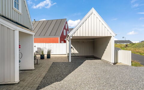 Ingmarie - 1Km from the Sea: Bâtiment, Maison, Zone Résidentielle, Domicile, Arbuste, Toit, Chalet, Biens, Jardin