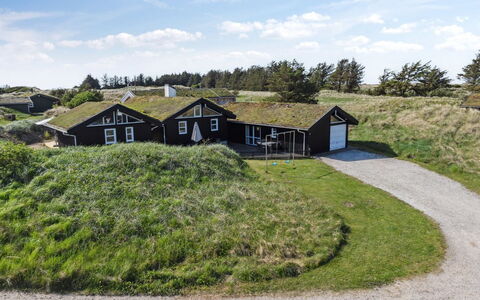 Alrune - 800M from the Sea: Herbe, Bois, Zone Rurale, Arbuste, Chalet, Toit, Plaine, Lot Terre, Domicile, Couverture De Sol
