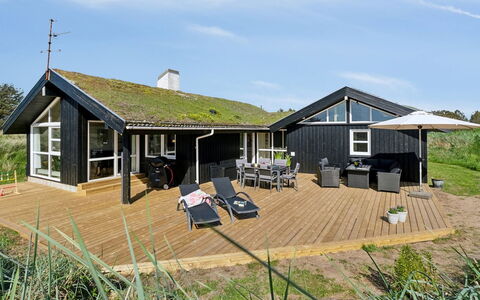 Alrune - 800M from the Sea: Herbe, Bois, Zone Rurale, Arbuste, Chalet, Toit, Plaine, Lot Terre, Domicile, Couverture De Sol