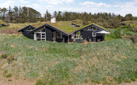 Alrune - 800M from the Sea: Herbe, Bois, Zone Rurale, Arbuste, Chalet, Toit, Plaine, Lot Terre, Domicile, Couverture De Sol