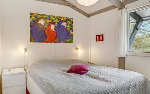 Eivy - 1Km from the Sea: Lit, Chambre, Design Intérieur, Literie, Drap De Lit, Meubles, Plafond, Linge, Sol, Textile