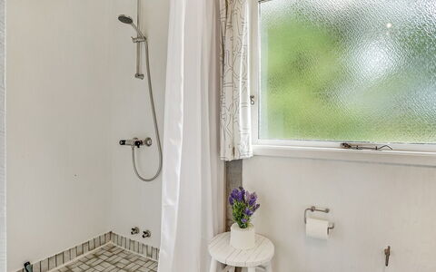 Eivy - 1Km from the Sea: Salle De Bains, Design Intérieur, Luminaire Plomberie, Sol, Sol, Plomberie, Pièce, Rideau, Robinet, Rideau De Douche