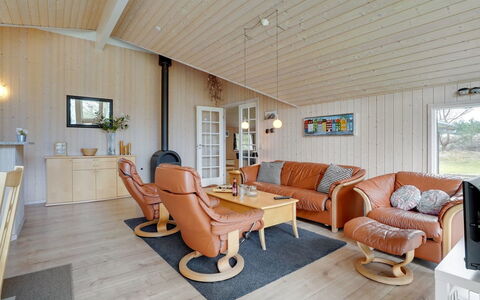 Alhed - 650M from the Sea: Meubles, Design Intérieur, Chaise, Sol, Table, Recours, Sol, Plafond, Pièce, Eco Hôtel