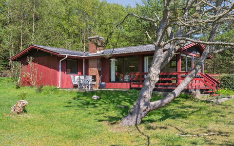 Therbern - 1.7Km from the Sea: Bâtiment, Maison, Fenêtre, Domicile, Toit, Zone Résidentielle, Arbuste, Chalet, Lot Terre