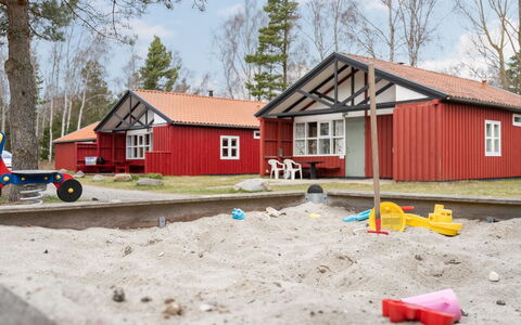 Hira - 300M from the Sea: Toit, Maison, Domicile, Chalet, Porte, Siding, Plate-Forme, Porche, Planche, Dur