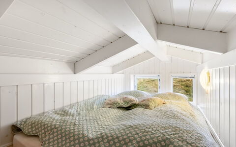 Danko - 1.5Km from the Sea: Chambre, Design Intérieur, Bois, Plafond, Lit, Literie, Sol, Drap De Lit, Sol, Linge