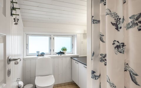 Danko - 1.5Km from the Sea: Luminaire Plomberie, Sol, Sol, Design Intérieur, Salle De Bains, Plomberie, Robinet, Toilette, Plafond, Évier