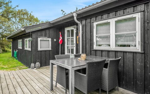 Danko - 1.5Km from the Sea: Bois, Planche, Dur, Plate-Forme, Chalet, Ombre, Siding, Tache De Bois, Batiments Jardin, Porche