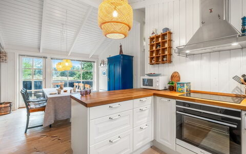 Danko - 1.5Km from the Sea: Cuisine, Comptoir, Design Intérieur, Bois, Sol, Plafond, Cabinetry, Appareil De Cuisine, Meubles, Sol